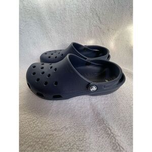 Crocs unisex slip on clog sandals shoes navy color. Mens 8 women’s 11 very nice
